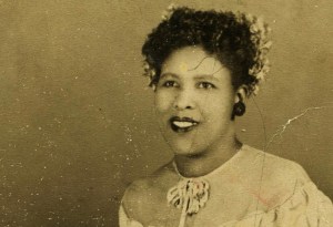 Ida Mae, with flowers in her hair, sharecroppers’ daughter, living in Chicago in the 1930s